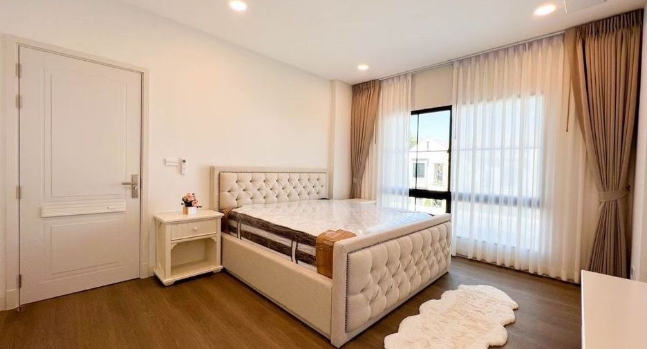 For sale 4 bedrooms house in Saphan Sung, Bangkok