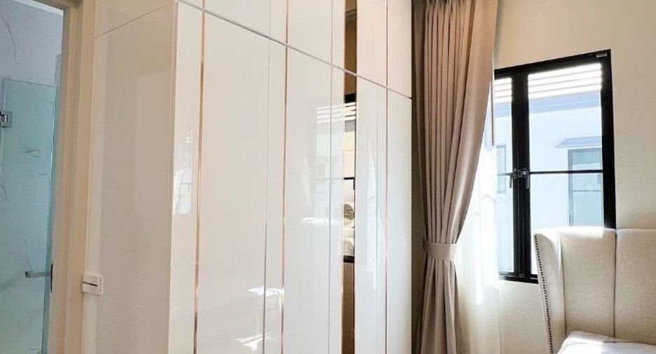 For sale 4 bedrooms house in Saphan Sung, Bangkok