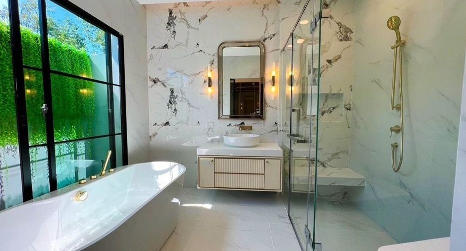 For sale 4 bedrooms house in Saphan Sung, Bangkok