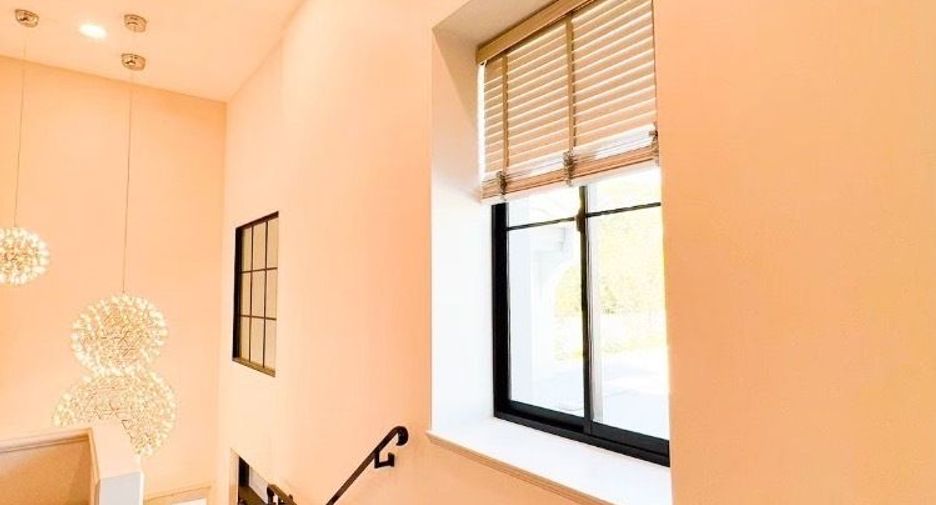 For sale 4 bedrooms house in Saphan Sung, Bangkok