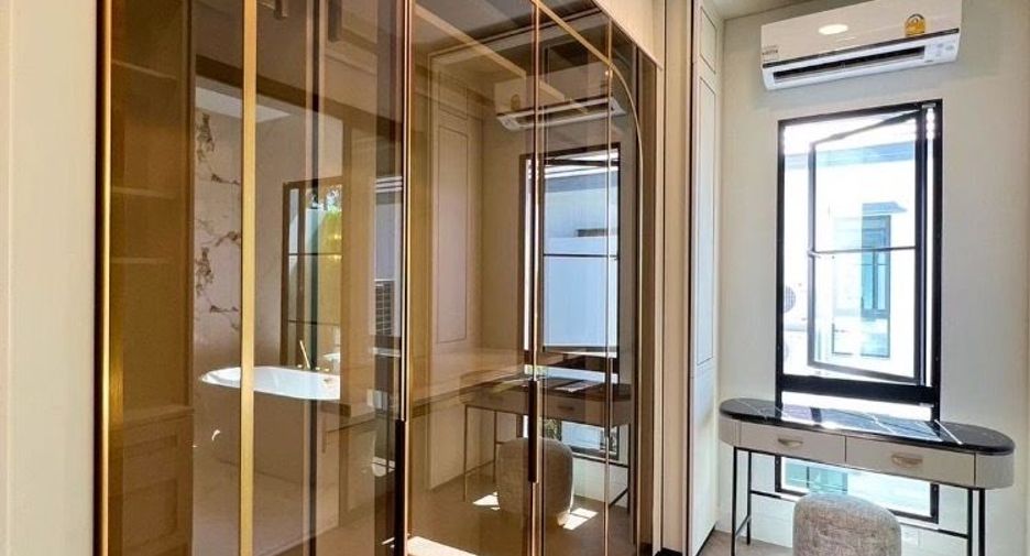 For sale 4 bedrooms house in Saphan Sung, Bangkok
