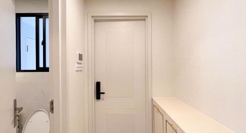 For sale 4 bedrooms house in Saphan Sung, Bangkok