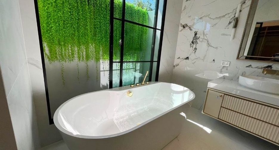 For sale 4 bedrooms house in Saphan Sung, Bangkok