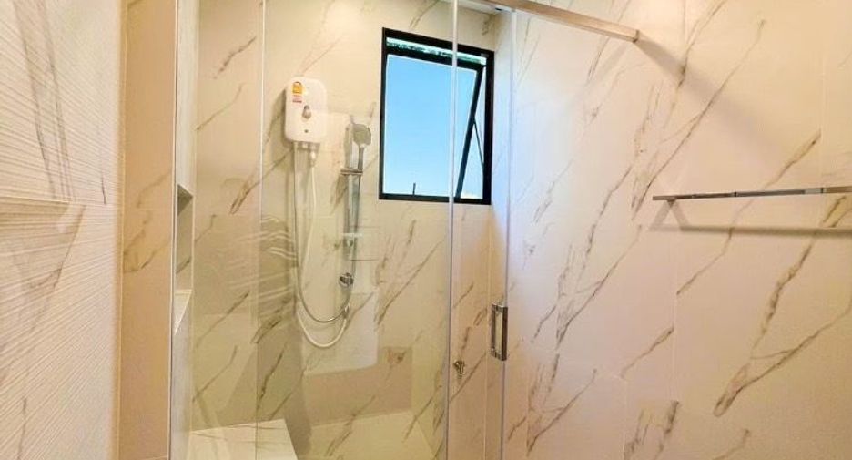 For sale 4 bedrooms house in Saphan Sung, Bangkok