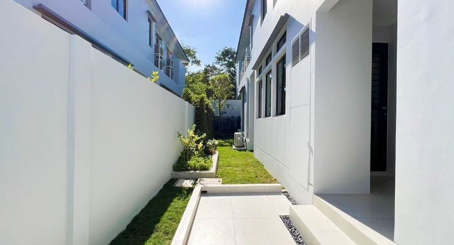 For sale 4 bedrooms house in Saphan Sung, Bangkok