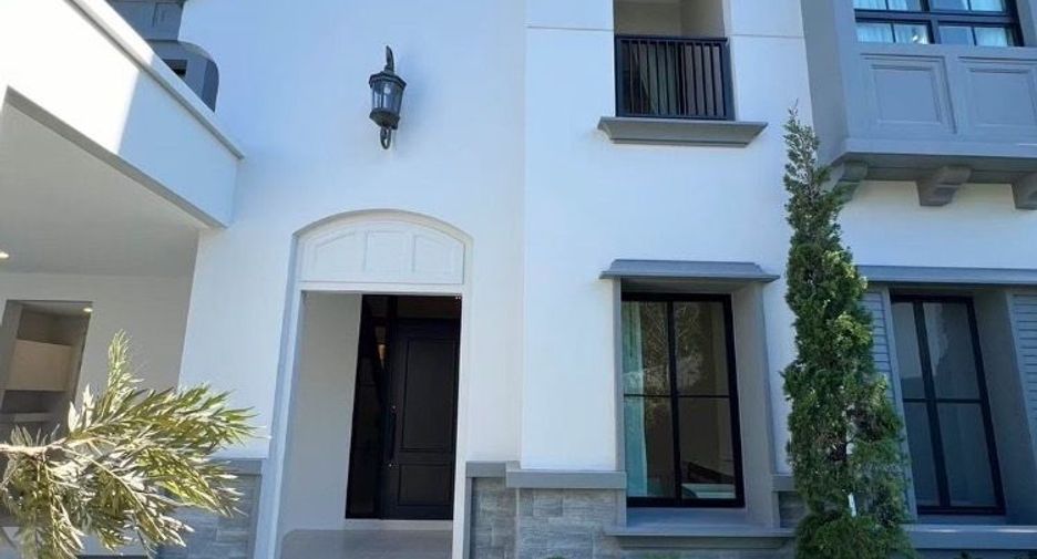 For sale 4 bedrooms house in Saphan Sung, Bangkok
