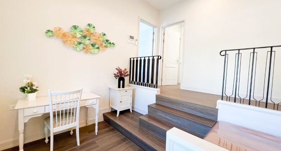 For sale 4 bedrooms house in Saphan Sung, Bangkok