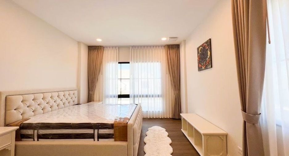 For sale 4 bedrooms house in Saphan Sung, Bangkok