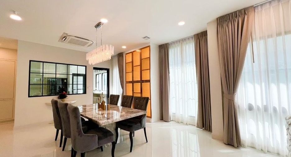 For sale 4 bedrooms house in Saphan Sung, Bangkok
