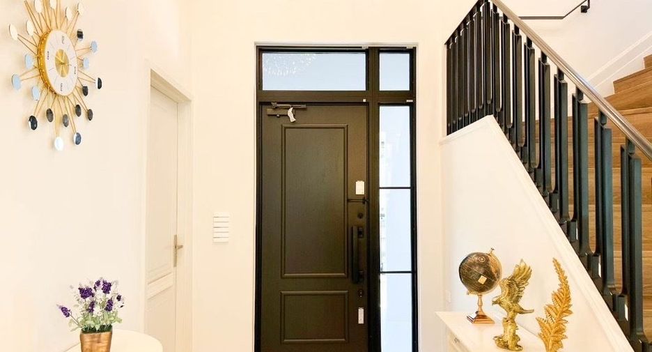 For sale 4 bedrooms house in Saphan Sung, Bangkok
