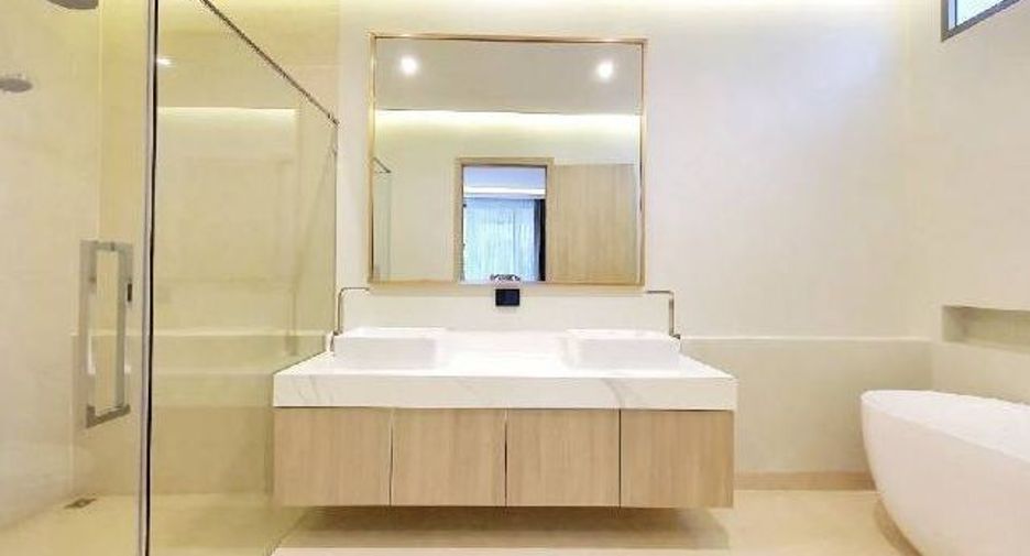 For sale 6 bedrooms villa in Mueang Phuket, Phuket
