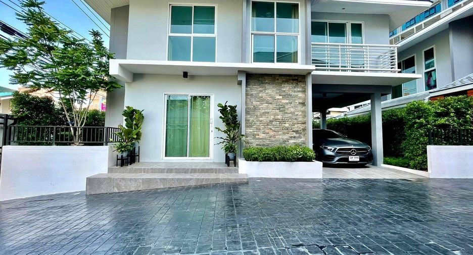 For sale 12 bedrooms hotel in Mueang Samut Prakan, Samut Prakan