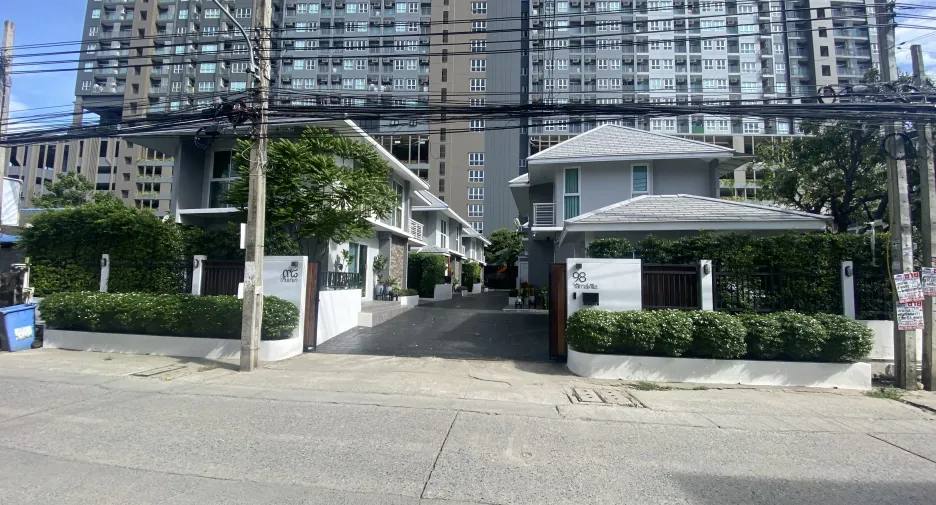 For sale 12 bedrooms hotel in Mueang Samut Prakan, Samut Prakan