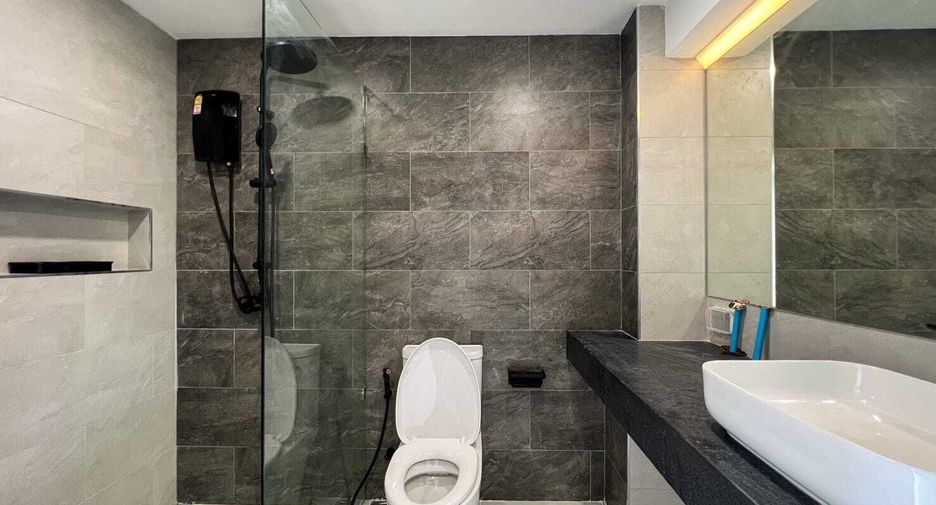 For sale そして for rent 4 ベッドルーム townhouse in Watthana, Bangkok
