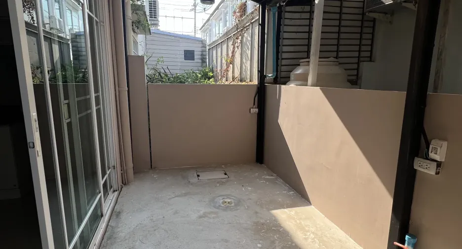 Casa adosada en venta de 2 habitaciones en Bang Bo, Samut Prakan