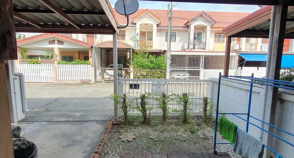 Casa adosada en alquiler de 3 habitaciones en Mueang Saraburi, Saraburi