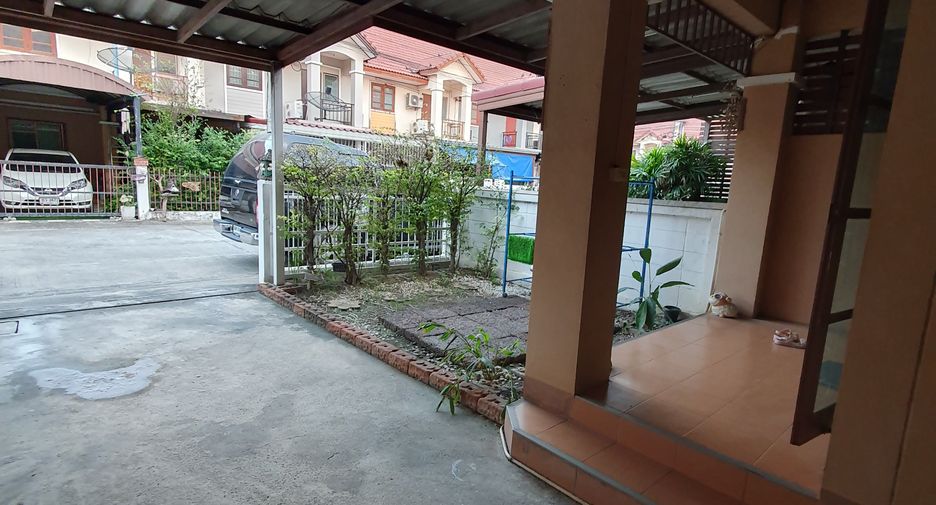 Casa adosada en alquiler de 3 habitaciones en Mueang Saraburi, Saraburi