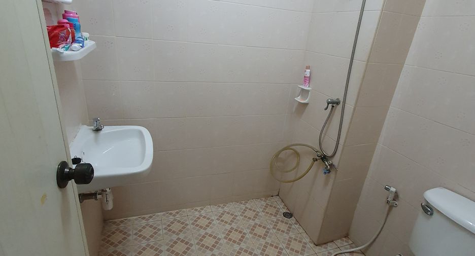 Casa adosada en alquiler de 3 habitaciones en Mueang Saraburi, Saraburi