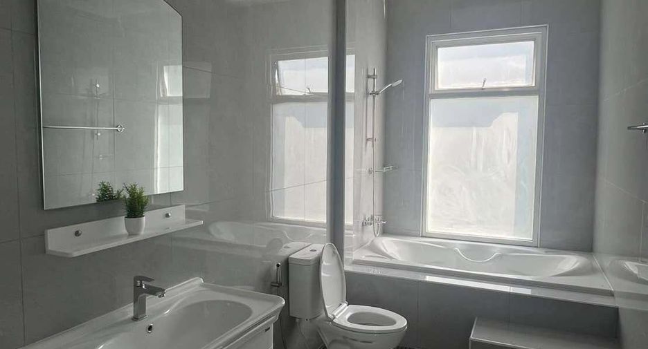 Haus zum Kauf mit 4 Zimmer in Bang Lamung, Chonburi