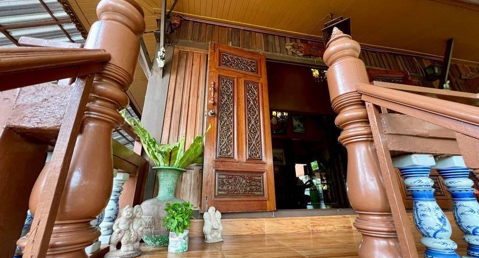 For sale and for rent 3 bedrooms house in Bangkok Noi, Bangkok