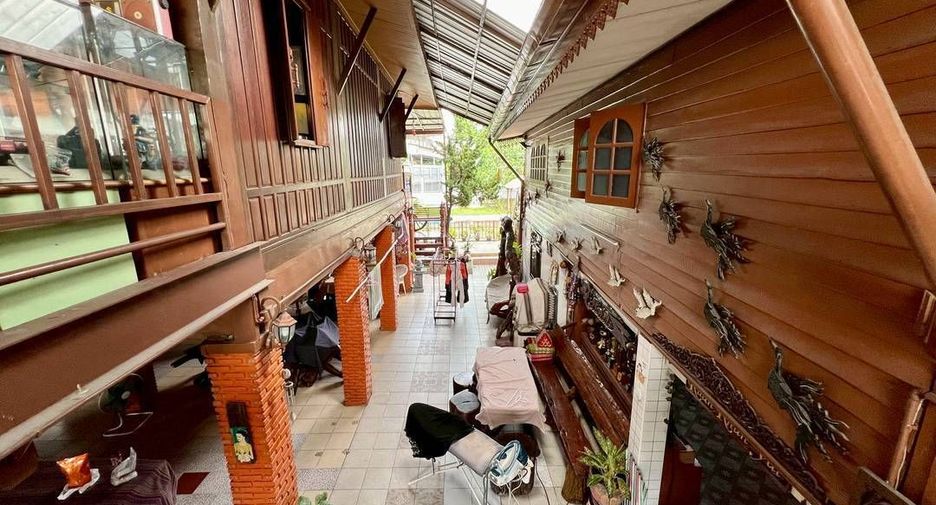 For sale and for rent 3 bedrooms house in Bangkok Noi, Bangkok