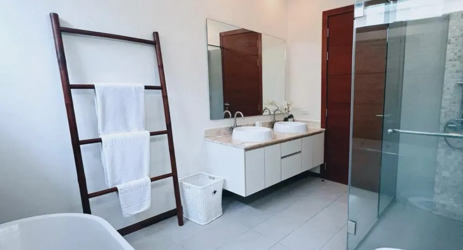 ให้เช่า 4 ห้องนอน วิลล่า ใน เมืองภูเก็ต, ภูเก็ต