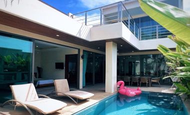 À louer 4 chambres villa à Mueang Phuket, Phuket