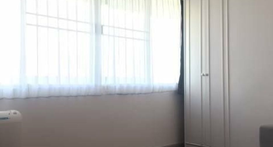For sale 3 bedrooms condo in Watthana, Bangkok