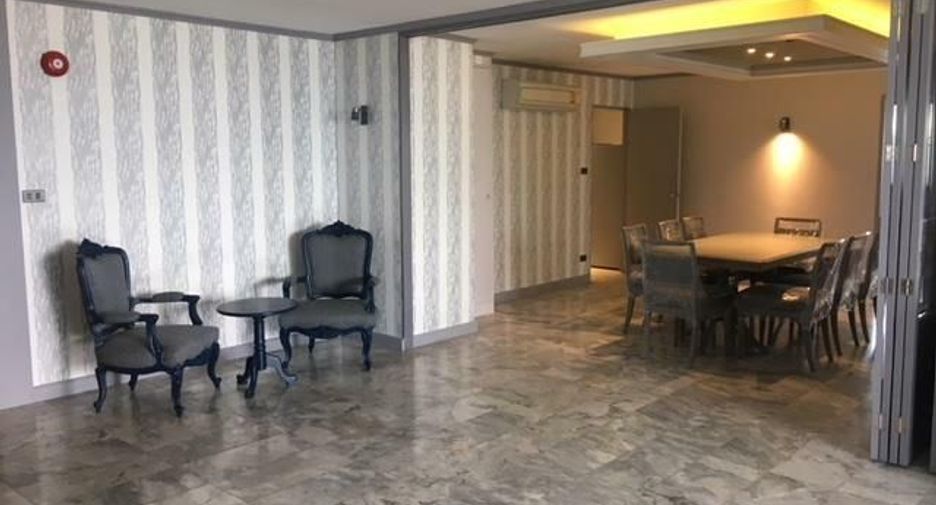 For sale 3 bedrooms condo in Watthana, Bangkok