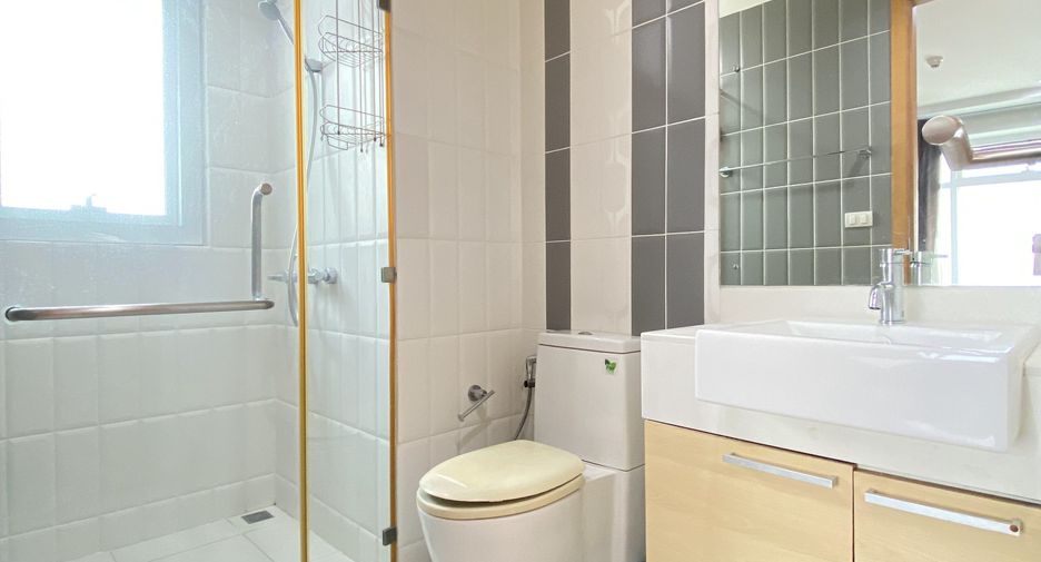 For sale and for rent 2 bedrooms condo in Watthana, Bangkok
