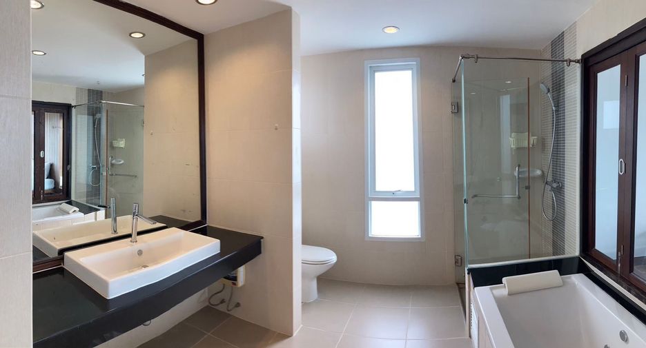 For rent 4 bedrooms townhouse in Mueang Phuket, Phuket