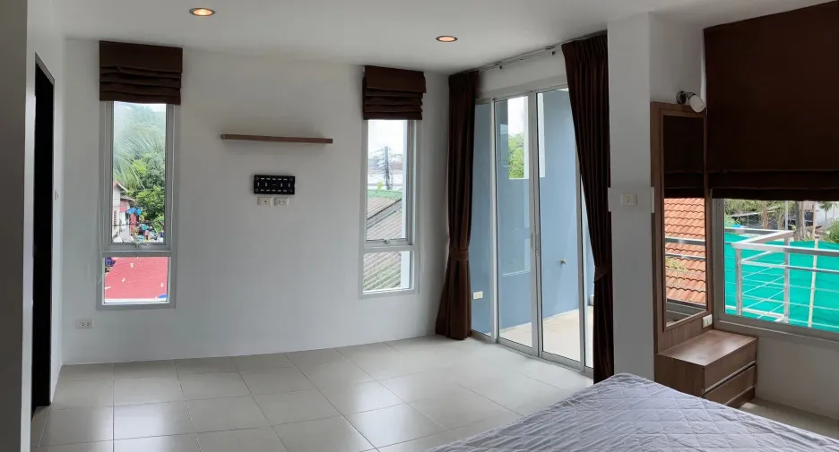 For rent 4 bedrooms townhouse in Mueang Phuket, Phuket
