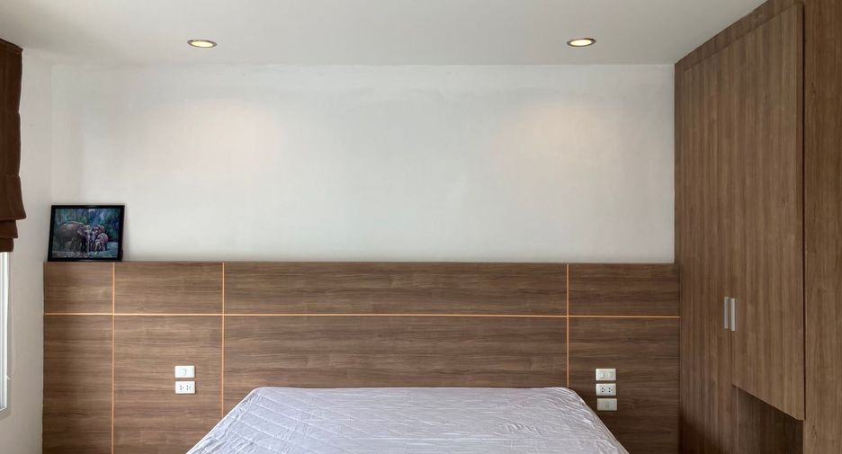 For rent 4 bedrooms townhouse in Mueang Phuket, Phuket