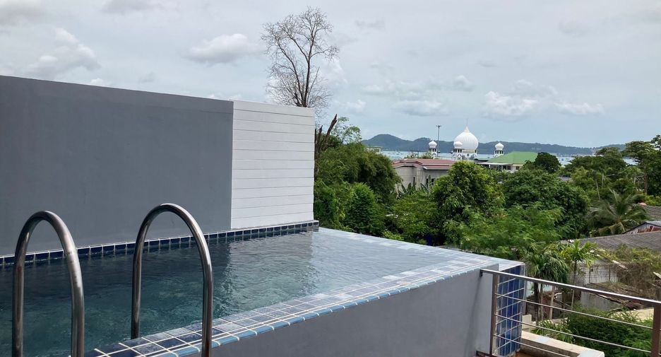 For rent 4 bedrooms townhouse in Mueang Phuket, Phuket