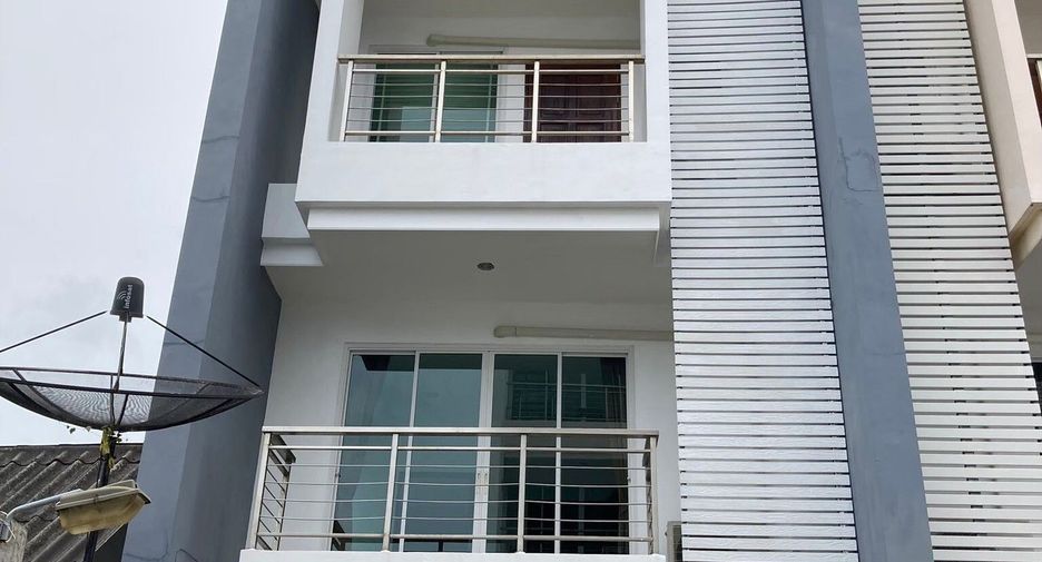 For rent 4 bedrooms townhouse in Mueang Phuket, Phuket