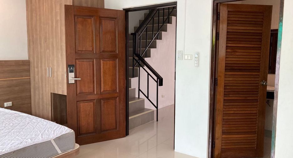 For rent 4 bedrooms townhouse in Mueang Phuket, Phuket