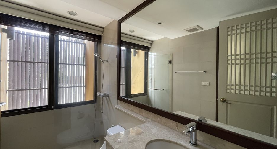 For sale 2 bedrooms condo in Pathum Wan, Bangkok