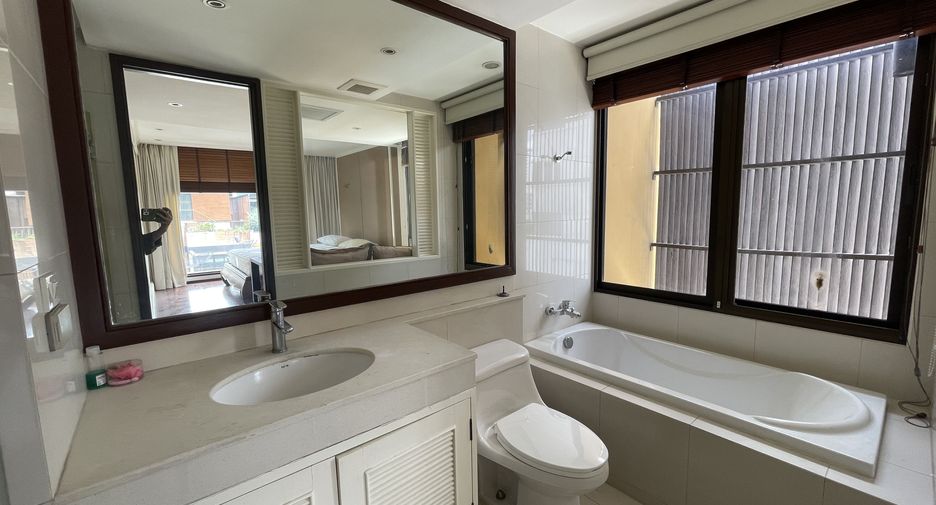 For sale 2 bedrooms condo in Pathum Wan, Bangkok