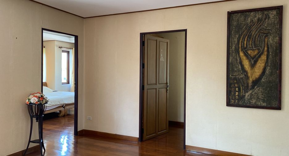 À louer 4 chambres maison à Bang Lamung, Chonburi