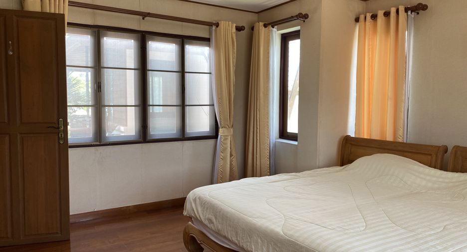 À louer 4 chambres maison à Bang Lamung, Chonburi