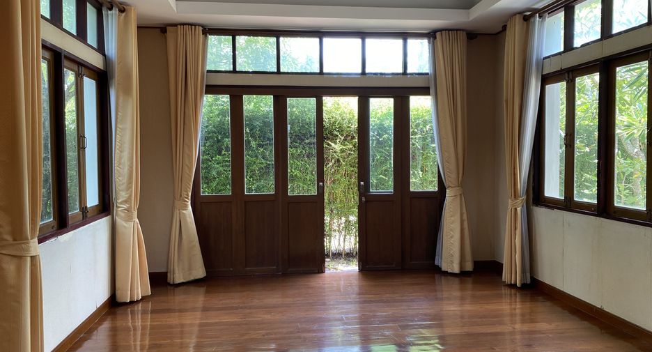 À louer 4 chambres maison à Bang Lamung, Chonburi