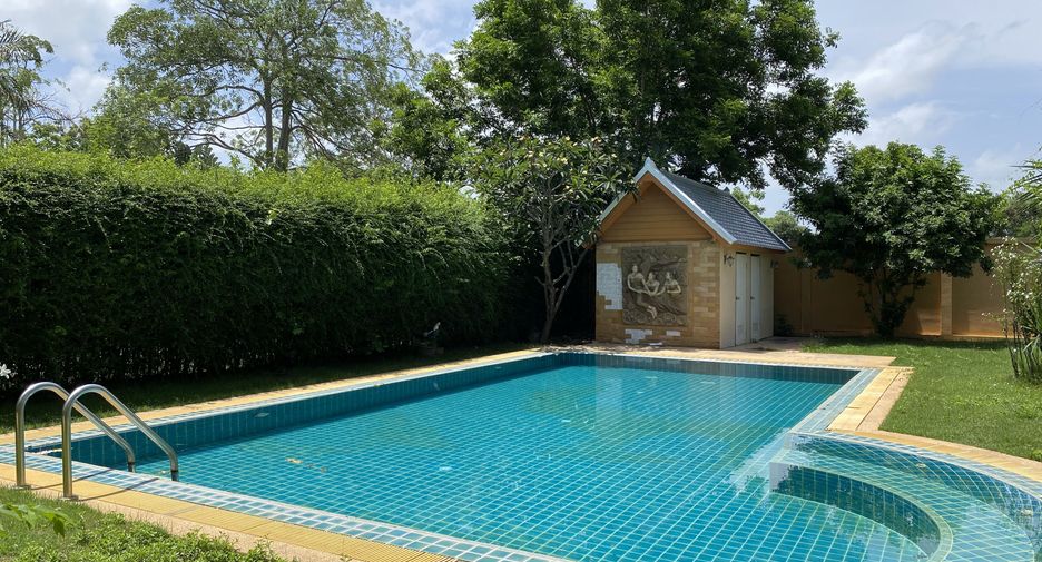 À louer 4 chambres maison à Bang Lamung, Chonburi
