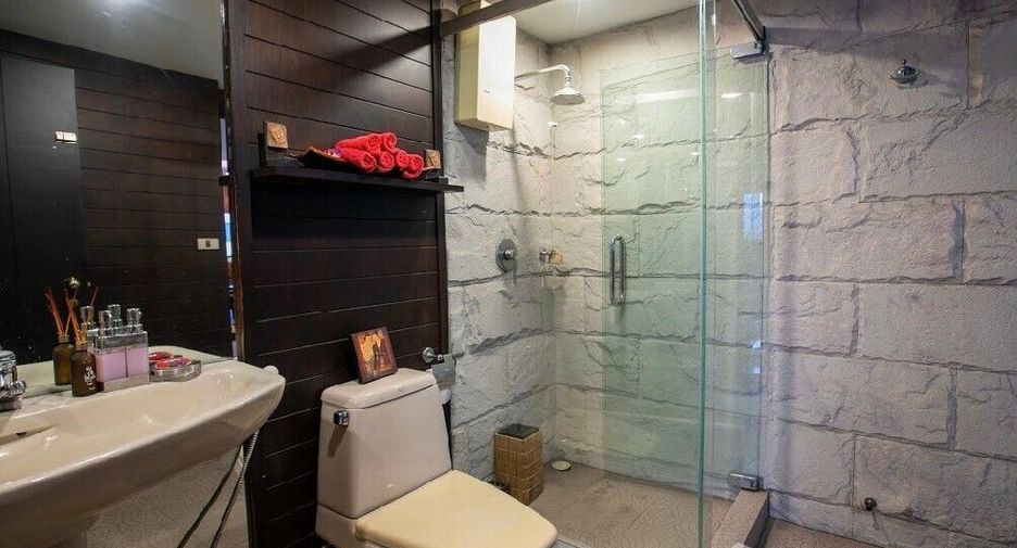 For sale 4 ベッドルーム condo in Sathon, Bangkok