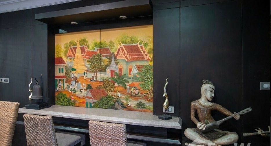 For sale 4 ベッドルーム condo in Sathon, Bangkok