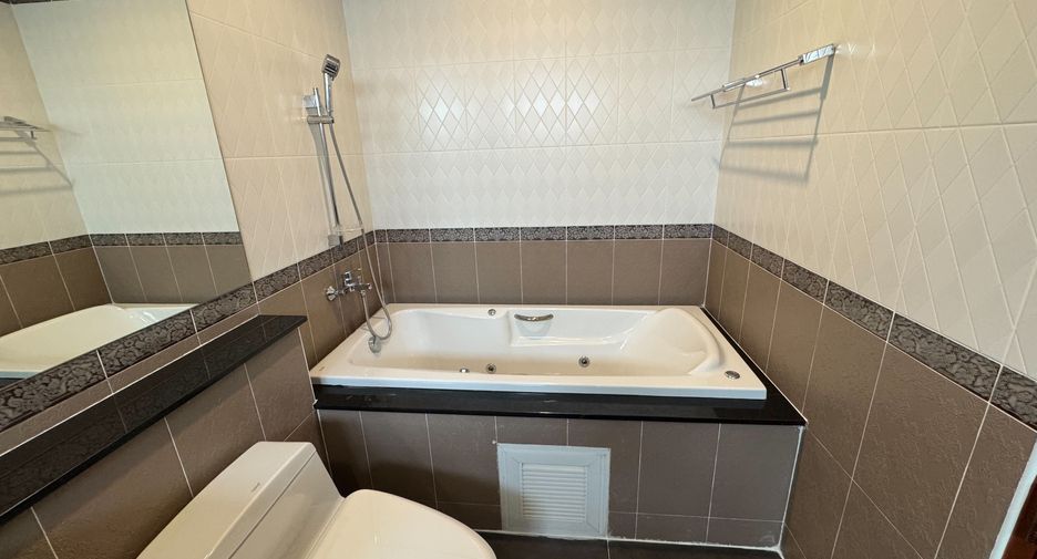 For rent 3 bedrooms house in Bang Lamung, Chonburi