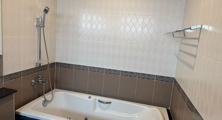 For rent 3 bedrooms house in Bang Lamung, Chonburi