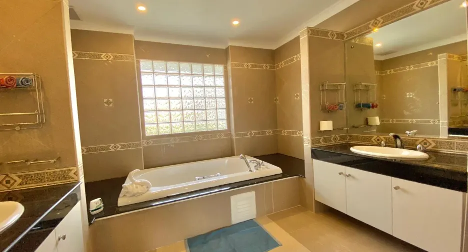 Wohnung zur Miete mit 3 Zimmer in Bang Lamung, Chonburi