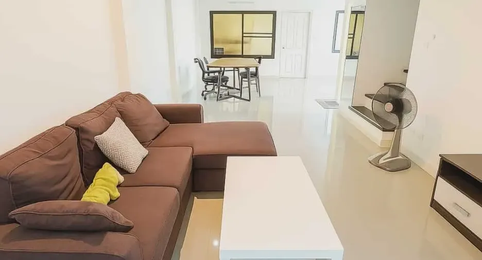 For rent 3 bedrooms townhouse in Mueang Khon Kaen, Khon Kaen