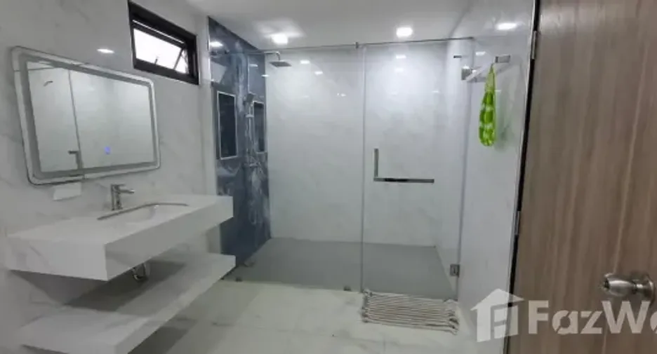 For sale 4 bedrooms house in Bang Lamung, Chonburi