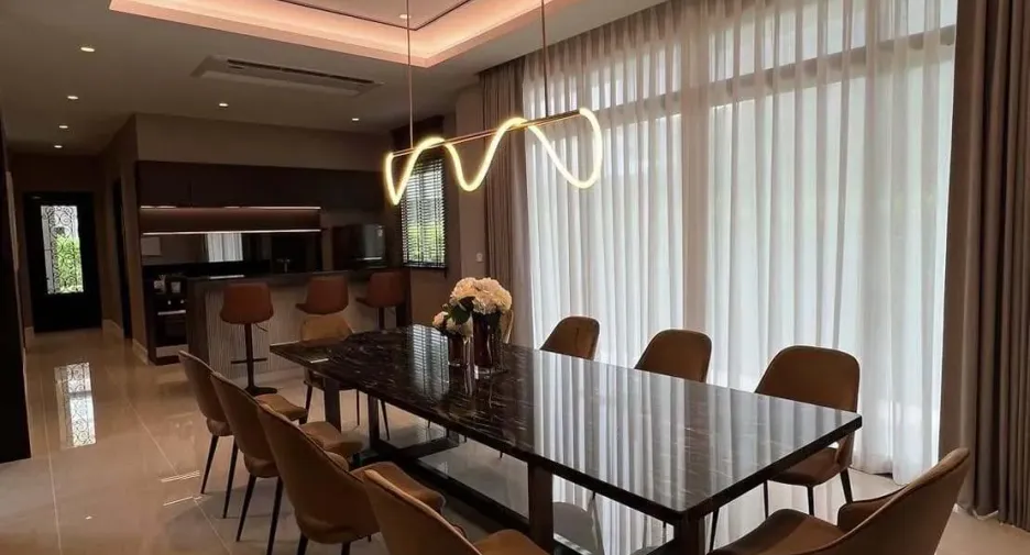 For sale and for rent 5 bedrooms house in Lat Krabang, Bangkok